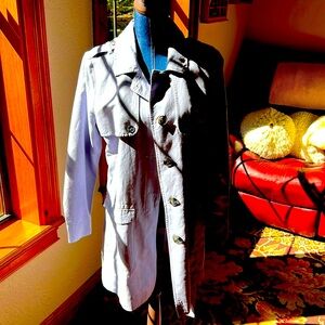 Cabbie light trenchcoat, small spot on shoulder not noticeable